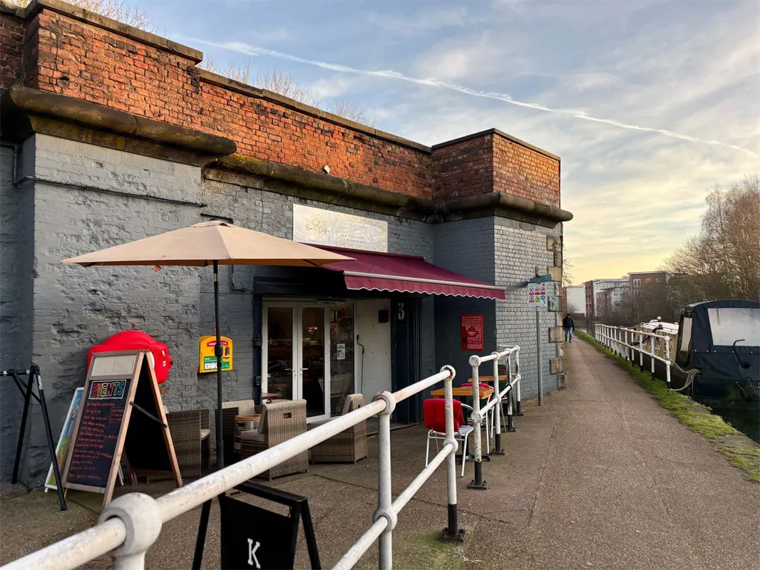 EZ Bar & Cafe on Spiky Carrot