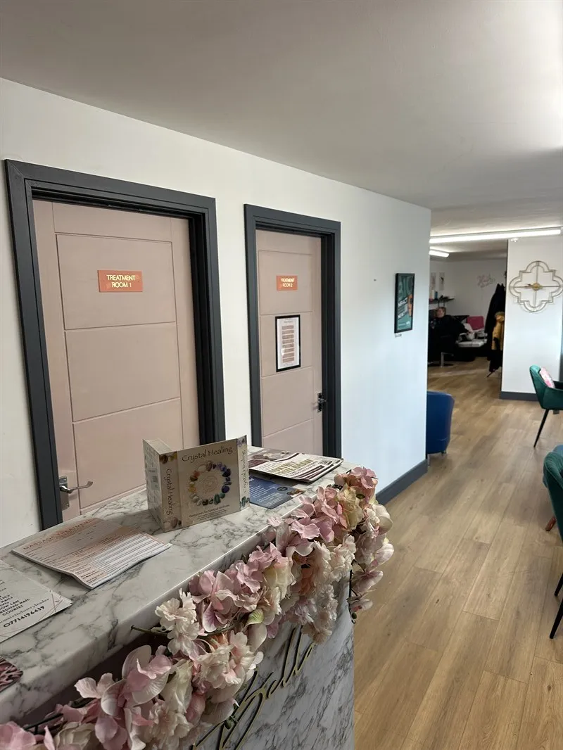 Fresh Hair, Fresh Nails and Fresh Eyes on Your Advert