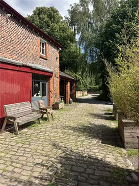 Advertise Your Business Inside The Dunham Barn