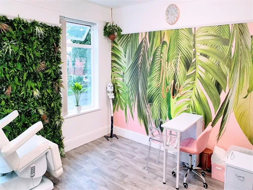 Reach Beauty Lovers & Future Stylish at Girl Gang Beauty Salon